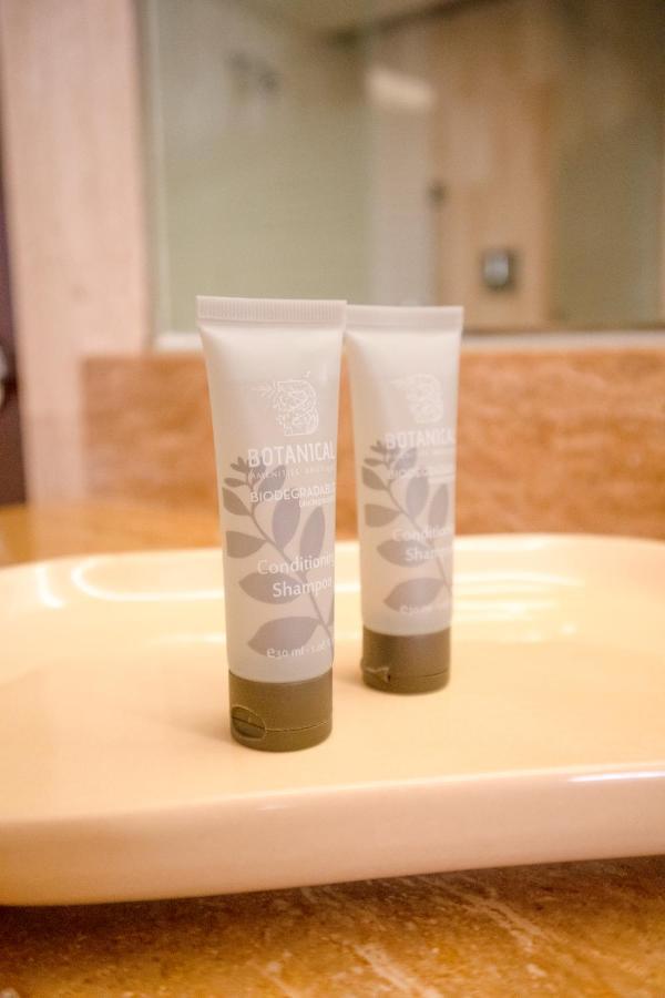 J&A Classic Hotel Lima Extérieur photo Shampoo and shower gel