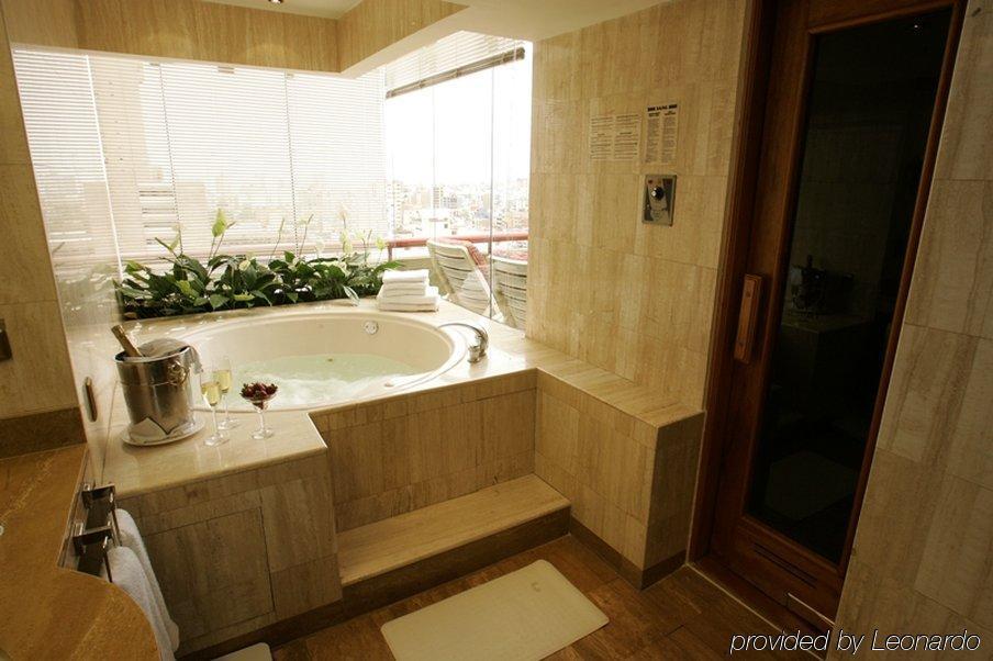 J&A Classic Hotel Lima Facilités photo A bathroom in a hotel