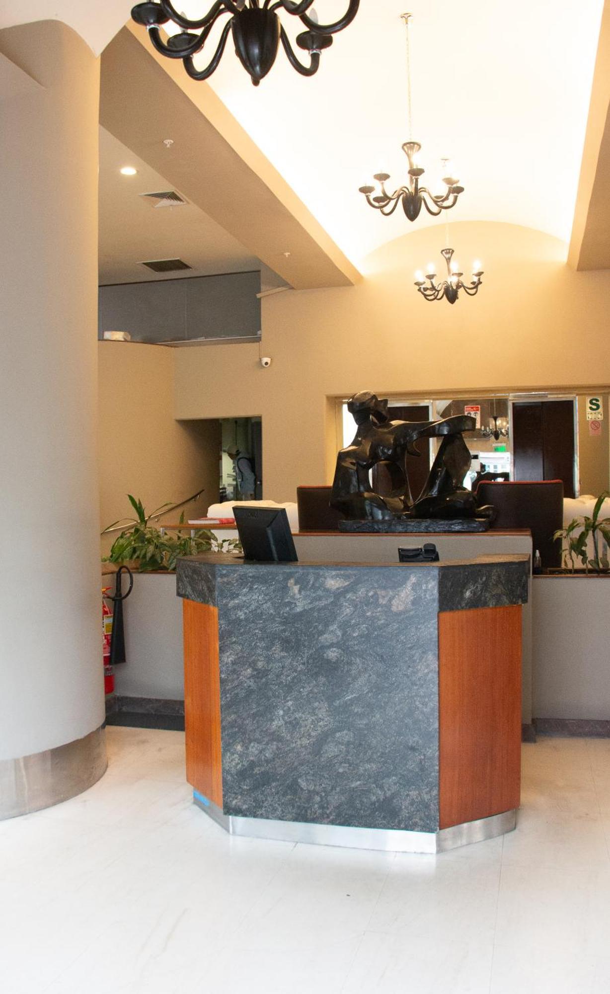 J&A Classic Hotel Lima Extérieur photo The airport's reception area