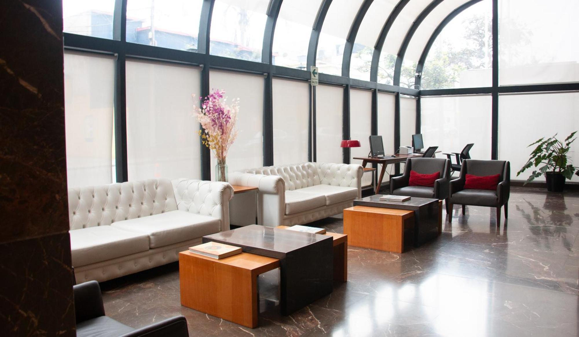 J&A Classic Hotel Lima Extérieur photo The lounge at the airport