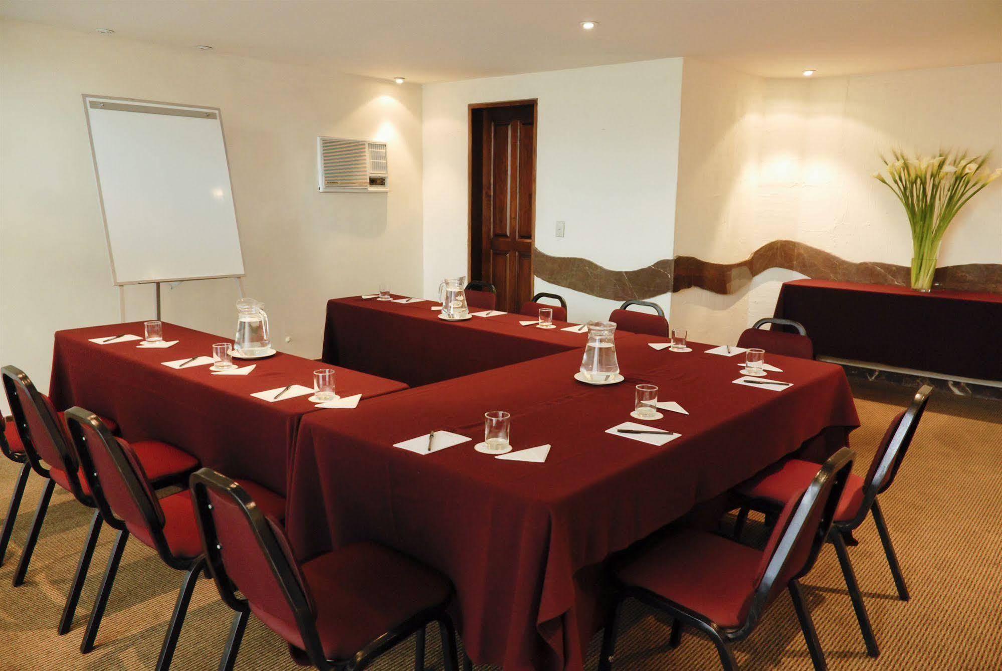 J&A Classic Hotel Lima Extérieur photo A meeting room at the hotel
