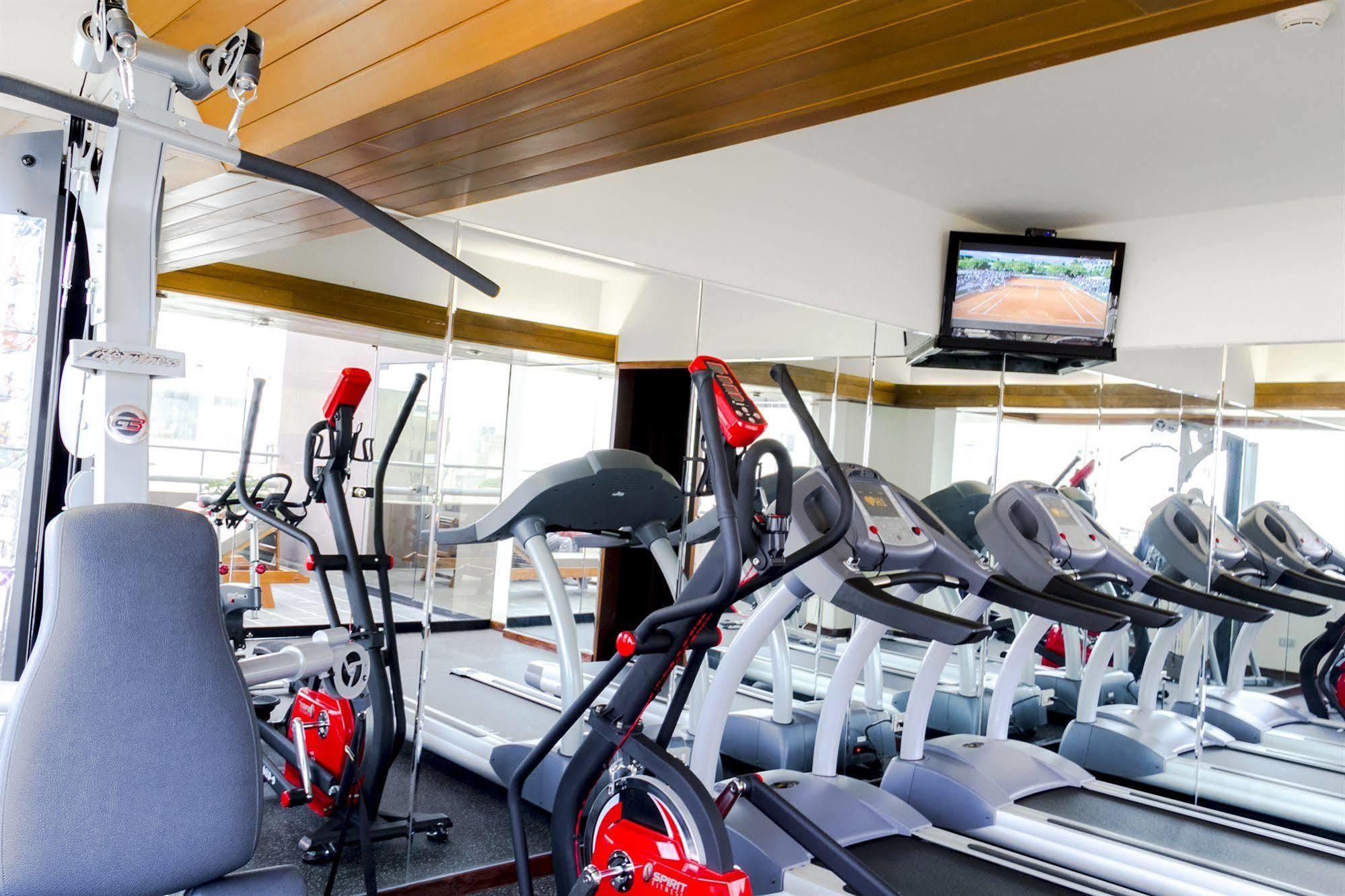 J&A Classic Hotel Lima Extérieur photo The gym at the hotel